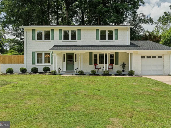 4766 Tapestry Dr, Fairfax, VA 22032