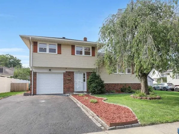 105 Randolph Ave, Dumont, NJ 07628