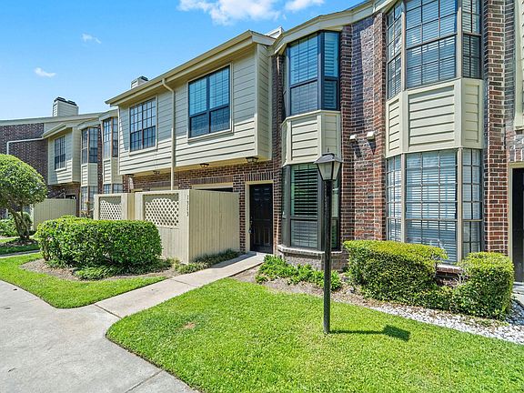 2nd image of 2121 El Paseo St APT 1313