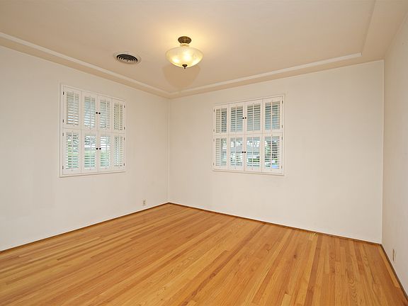 4th image of 2319 Loma Dr
