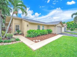 9370 NW 38th Pl, Sunrise, FL 33351
