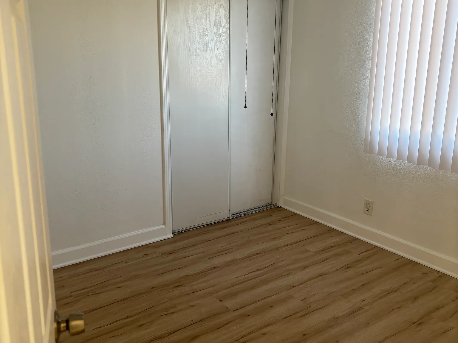5252 Elizabeth St — Photo 4