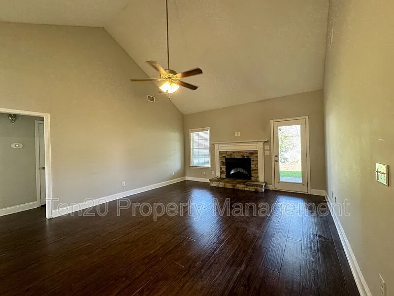 Building Photo - 16 Vineyard Dr