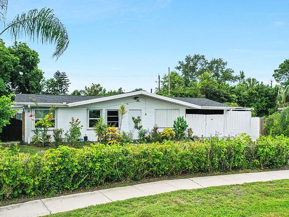 3rd image of 120 Banyan Drive