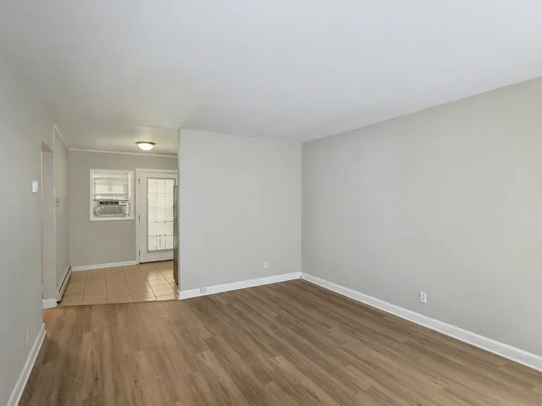2535 Vail Ave — Photo 4