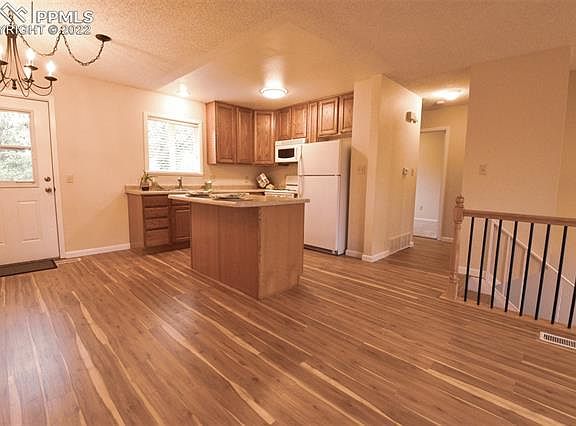 5th image of 1405 Hiawatha Dr