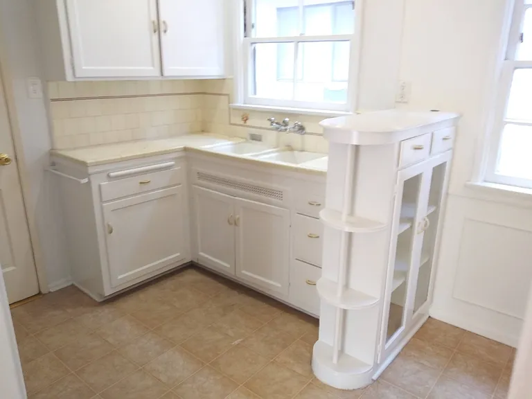 1419 N Laurel Ave — Photo 4