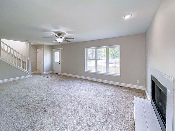 3rd image of 221 Rose Ave