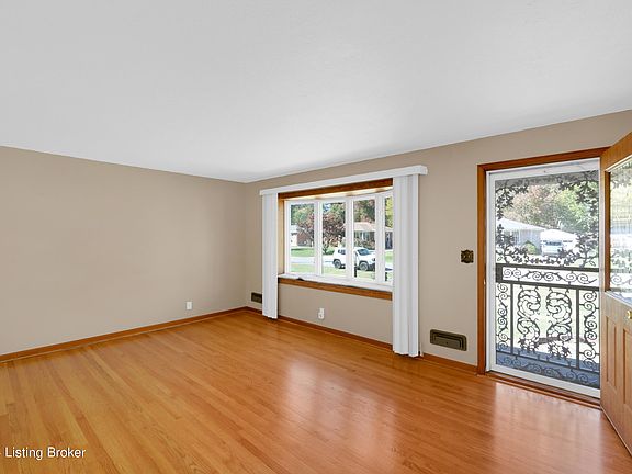 4th image of 5523 Mariemont Rd