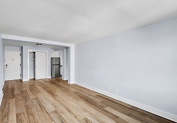 4th image of 20-38 Seagirt Blvd #5D