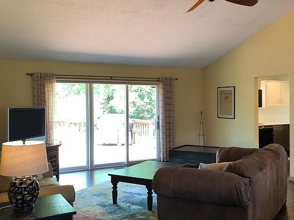 4th image of 2611 Shamrock Way
