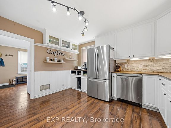 3rd image of 10 Valleyview Cres