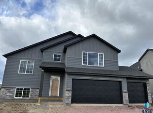5612 E Ashwood Cir, Sioux Falls, SD 57108