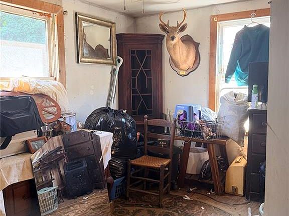 3rd image of 112 Hardwick Ln