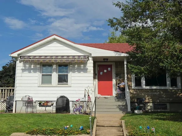 319 N Hickory St, Elizabeth, IL 61028