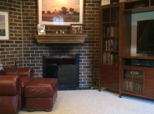 1883 Willowview Ter, Northfield, IL 60093