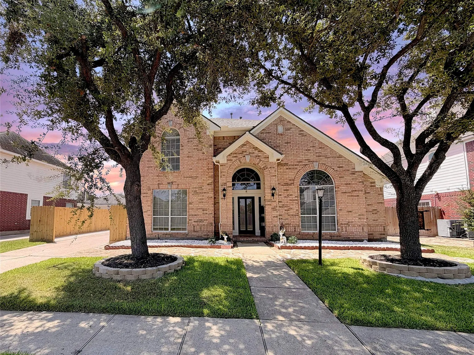 4 bed, 2.5 bath, 2598 sqft, $2,580 — Photo 1