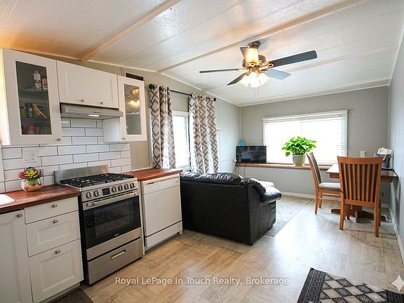 5th image of 10 Lakeshore Rd