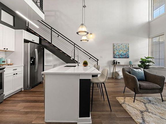 4th image of 260 18th St NW Unit 10315