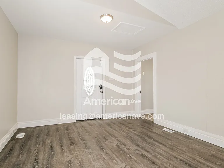 79867_005_living_room_13884645.jpg