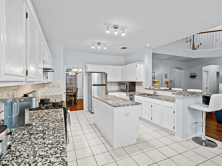 8205 Steamers Ln — Photo 17