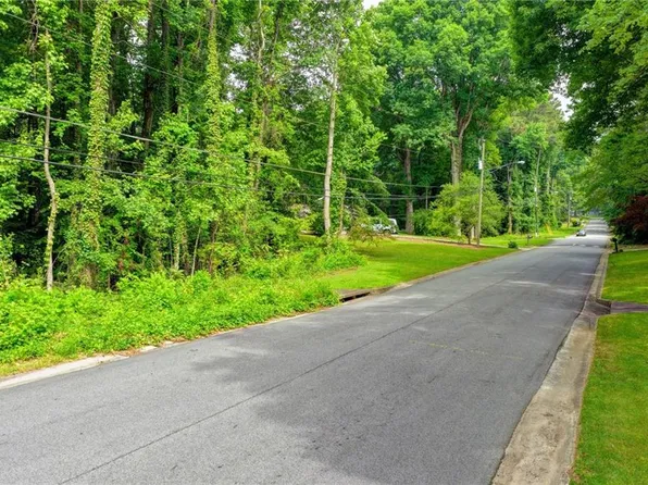 1389 Branchwood Dr, Snellville, GA 30078
