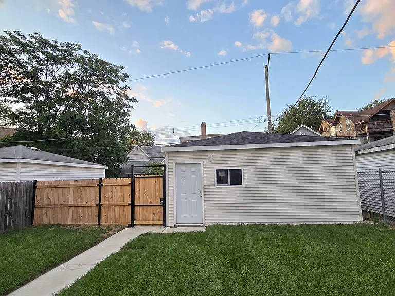 5736 W Huron St #3 — Photo 14