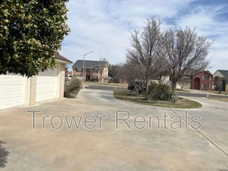 8104 San Antonio St — Photo 17