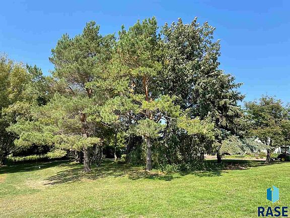 5th image of Killarney Park Dr