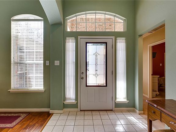 5th image of 8420 Emerald Cir