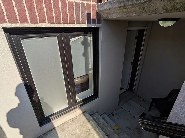 1036 Dovercourt Rd #LOWER — Photo 19