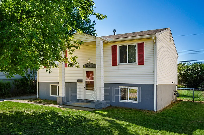 851 Higbee Dr N photo 1