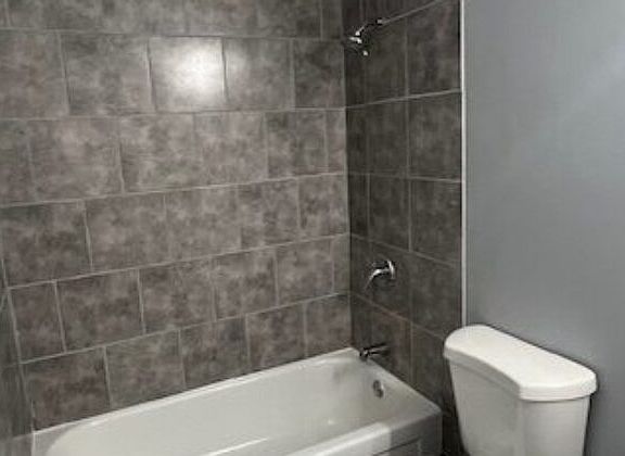 5th image of 401 Smith St APT D5