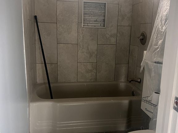 5th image of 4453 W Rosecrans Ave