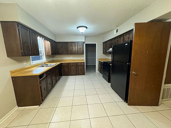 5th image of 1017 Great Oaks Dr