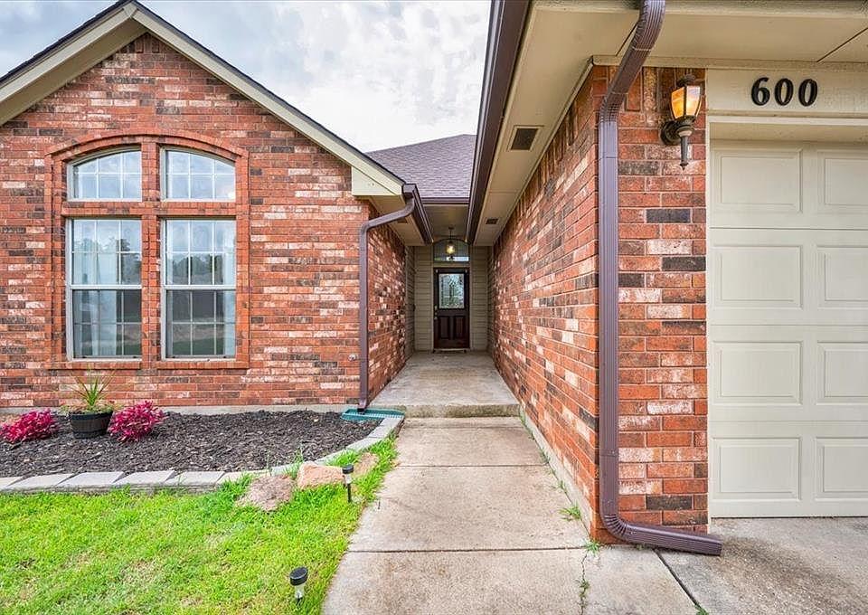 1st image of 600 E Katelyn Ln