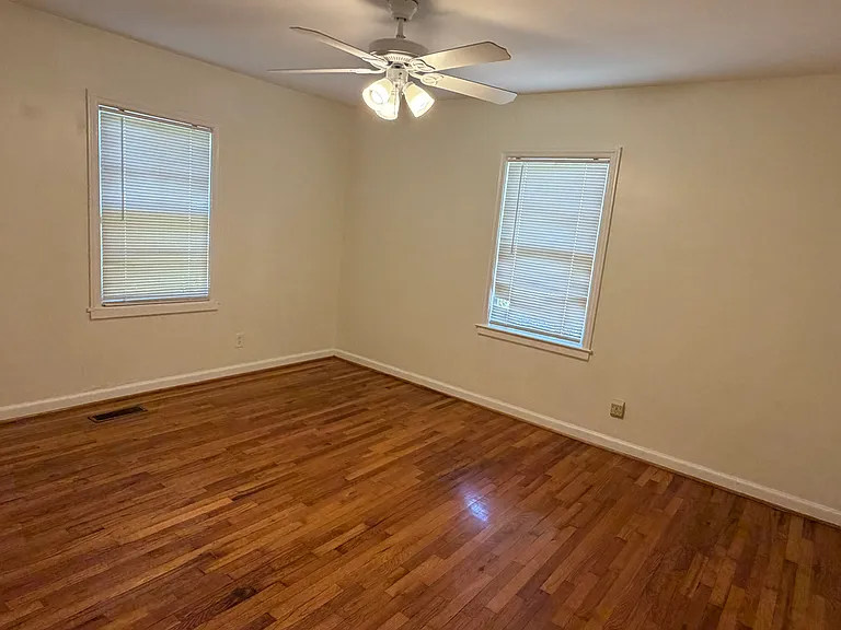 4511 Summerville Rd — Photo 16