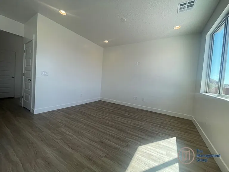 4179 E Elrond Ln — Photo 5