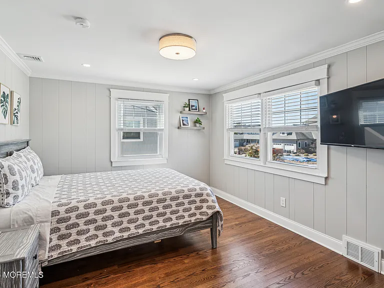 242 Curtis Point Dr — Photo 19