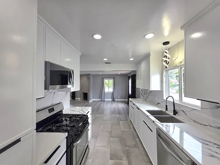 7523 Darby Ave — Photo 1