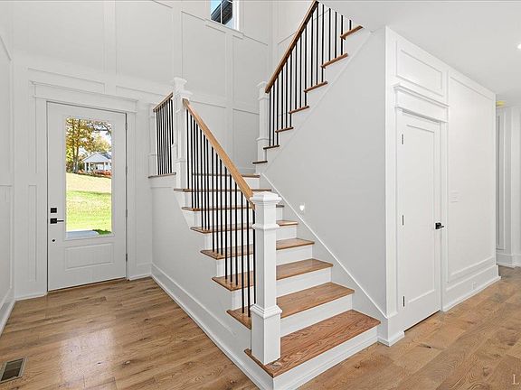 4th image of 109 Two Creek Dr
