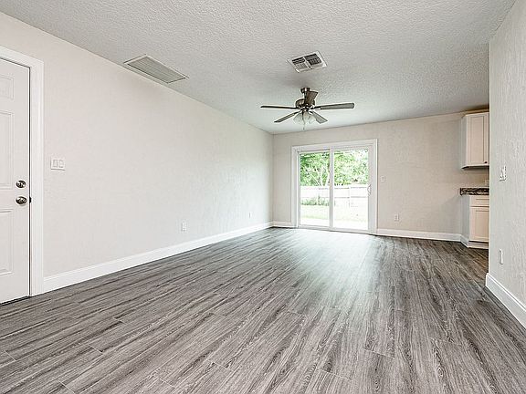 4th image of 1306 Killian St