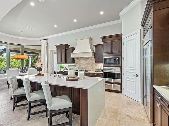 5th image of 527 Parkwood Ln
