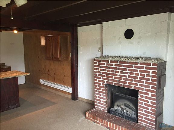 3rd image of 10084 Scott St