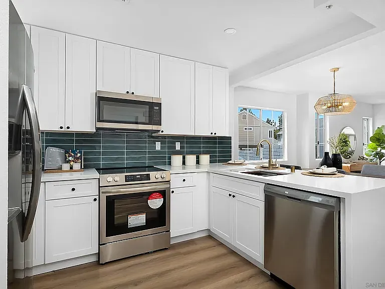 2 bed, 1020 sqft, $3,200 — Photo 3