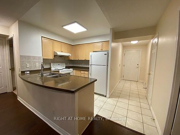 2nd image of 25 Kingsbridge Garden Cir #521