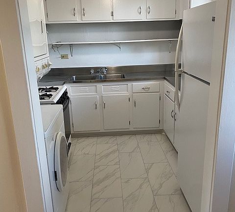 5th image of 1952 42nd St #A