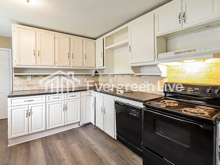 1509 N Hocker Ave — Photo 7