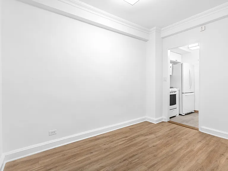 136 E 55th St #2R — Photo 7