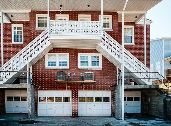 5th image of 140 Harrison St APT D